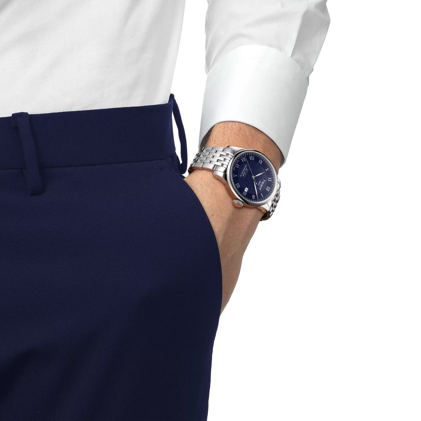 Tissot Le Locle Powermatic 80 on wrist – elegant men’s automatic watch with blue Roman dial and steel bracelet worn with style – by HEY WATCH.